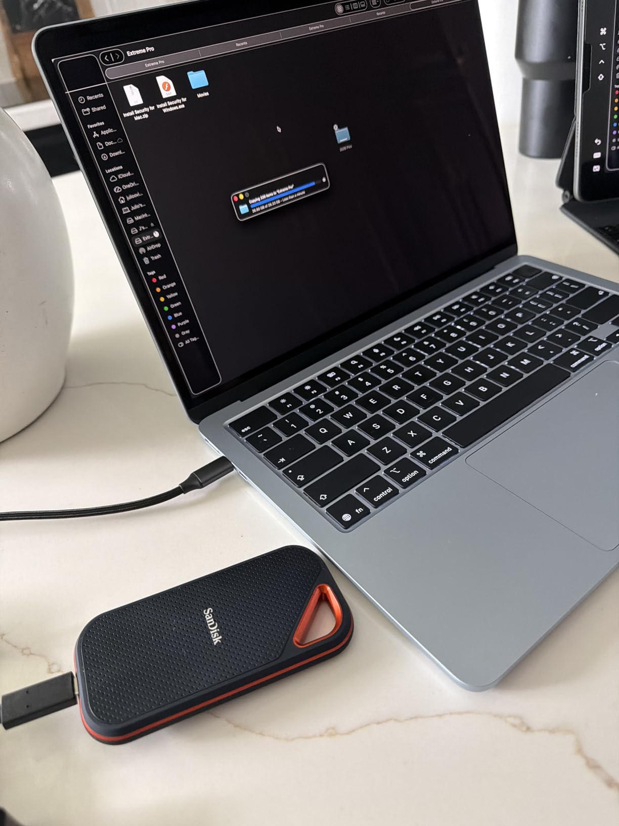 SANDISK 4TB Extreme PRO Portable SSD - Up to 2000MB/s - USB-C, USB 3.2 Gen 2x2, IP65 Water and Dust Resistance, Updated Firmware - External Solid State Drive - SDSSDE81-4T00-G25,Black customer photo 1