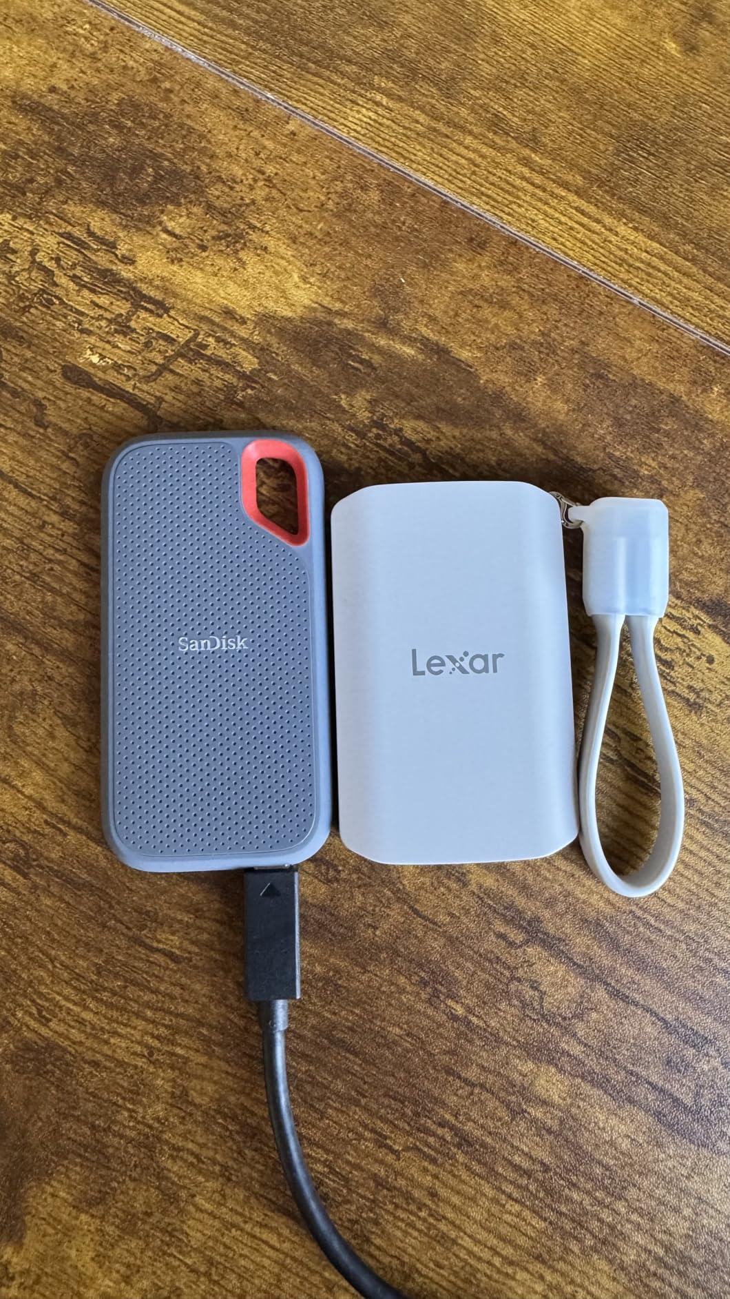 Lexar 1TB ES5 Magnetic External SSD, Up to 2000MB/s, Compatible w/MagSafe, USB-C Smartphones, iPhone 15/16 or Above, PC, Mac, Supports Apple ProRes & Samsung Pro Video, Silver (LES5XXX001T-RNWNU) customer photo 1